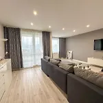 Simcity 3 I Skyline Elegance I 3br, Private Parking, Sunny Terrace With Panoramic View 5min Walk To Square Апартаменты Банска-Бистрица