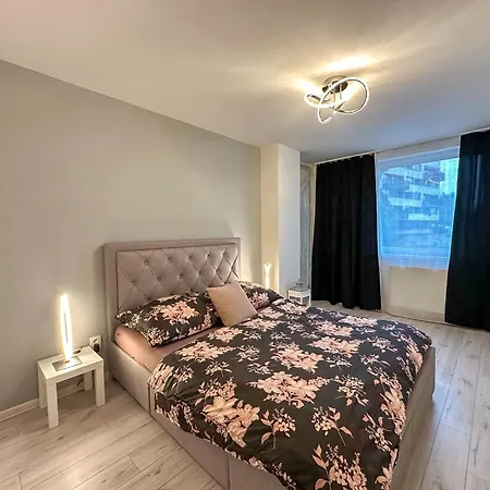 Appartamento Simcity 3 I Skyline Elegance I 3br, Private Parking, Sunny Terrace With Panoramic View 5min Walk To Square