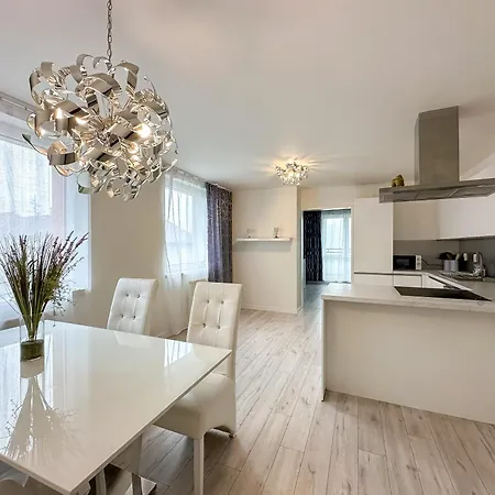 Simcity 3 I Skyline Elegance I 3br, Private Parking, Sunny Terrace With Panoramic View 5min Walk To Square Banská Bystrica