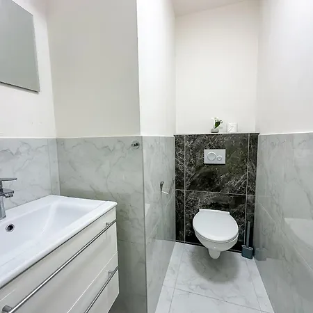 Simcity 3 I Skyline Elegance I 3br, Private Parking, Sunny Terrace With Panoramic View 5min Walk To Square *