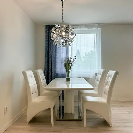 Simcity 3 I Skyline Elegance I 3br, Private Parking, Sunny Terrace With Panoramic View 5min Walk To Square 아파트